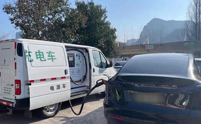 伊美区汽车搭电